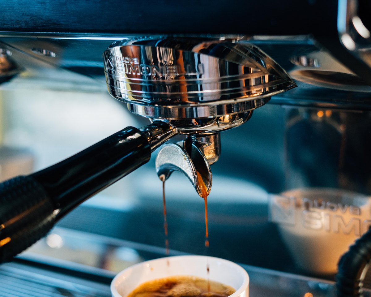 Máquina de café en preparación