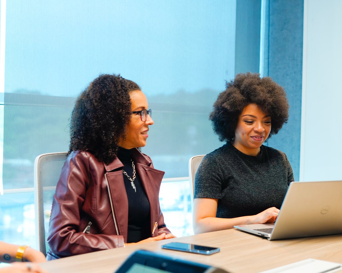 Profesionales colaborando en BeProductive